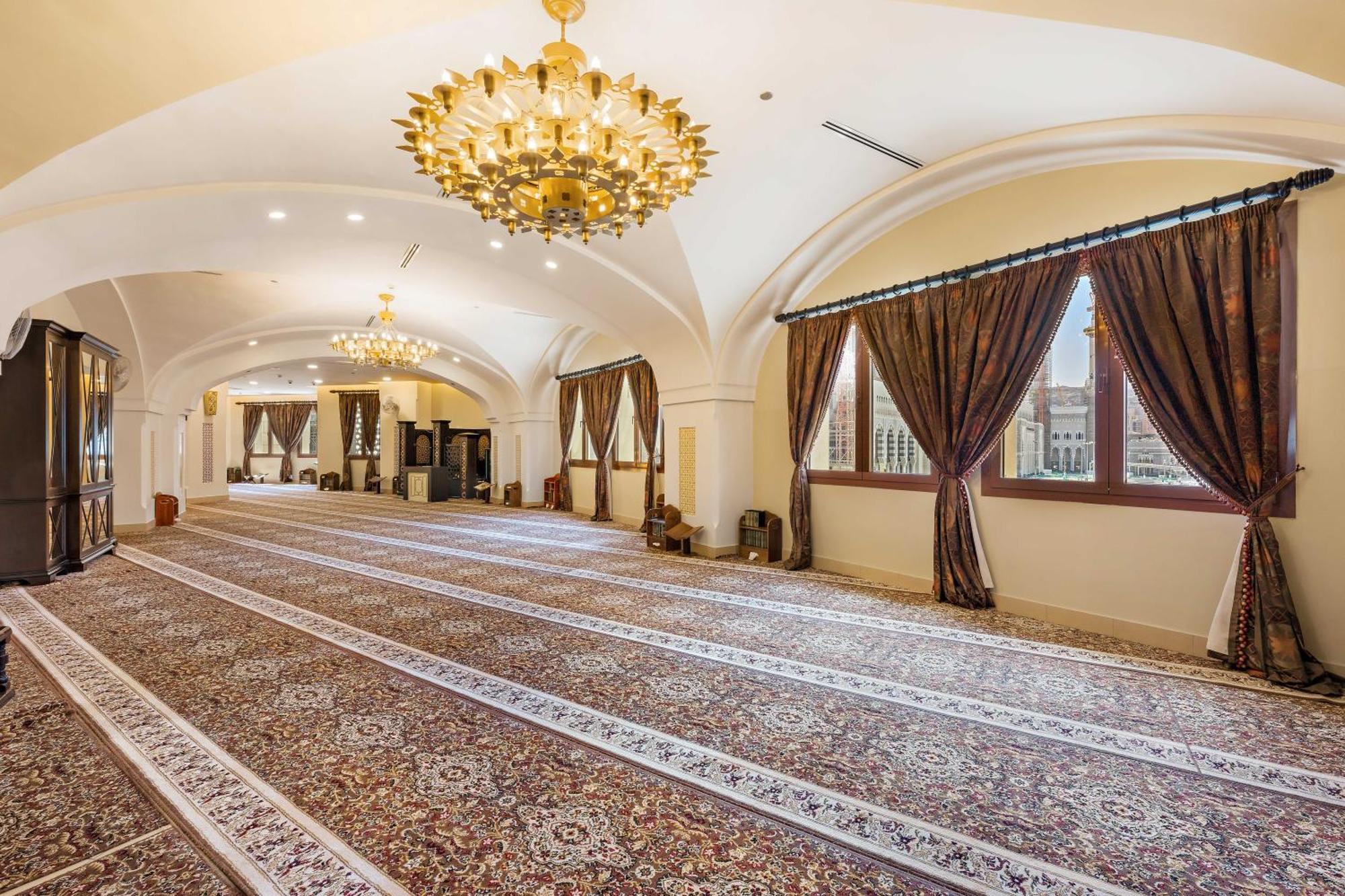 Anjum Makkah Hotel Mekka Exteriör bild The prayer hall of the hotel