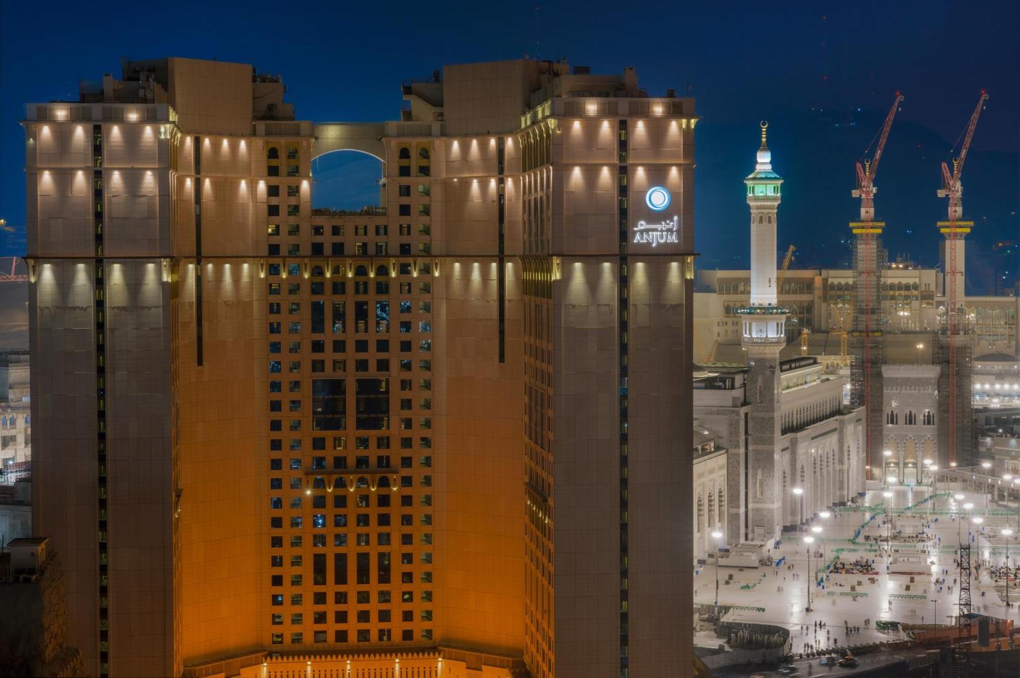 Anjum Makkah Hotel Mekka Exteriör bild The Kingdom Tower at night