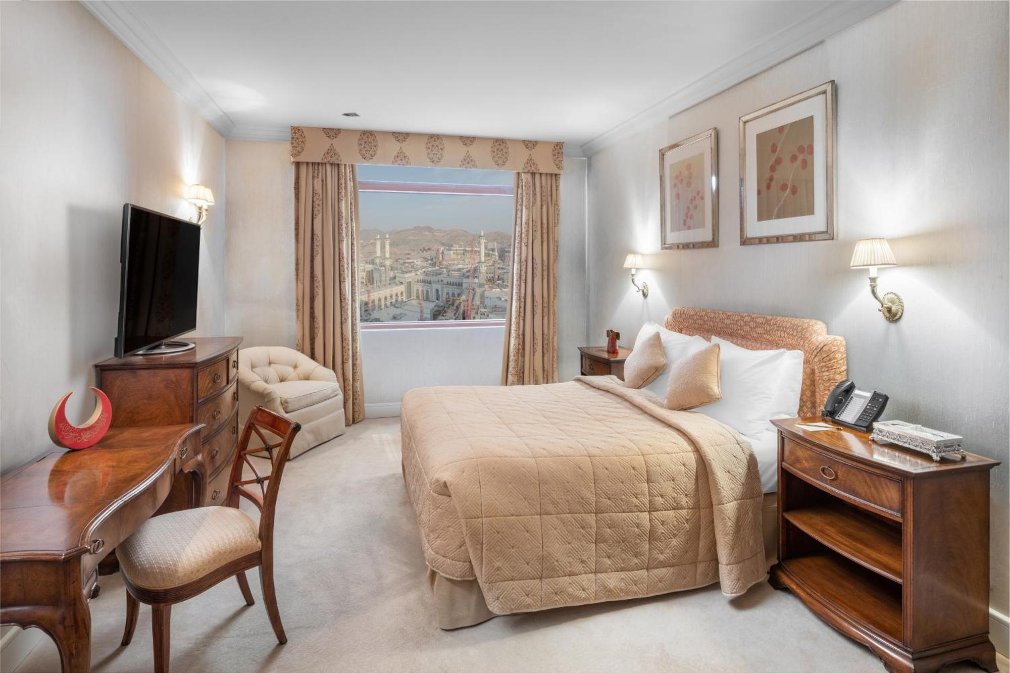 Anjum Makkah Hotel Mekka Rum bild A bedroom at the Waldorf Astoria Jerusalem
