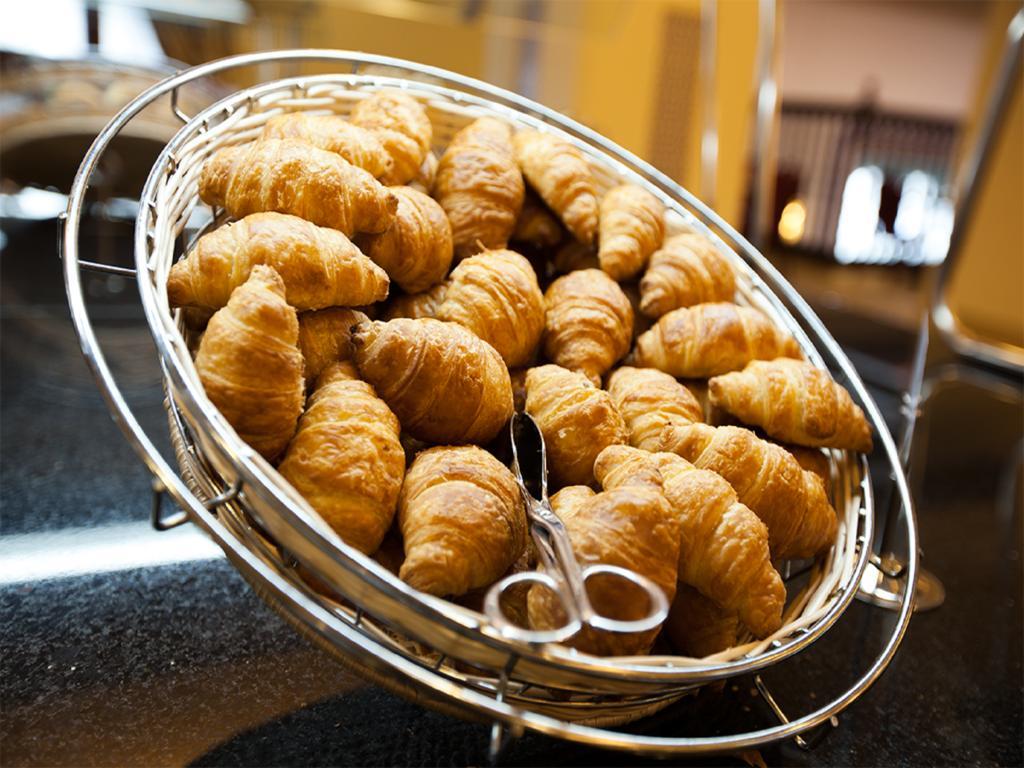 Anjum Makkah Hotel Mekka Exteriör bild Croissants