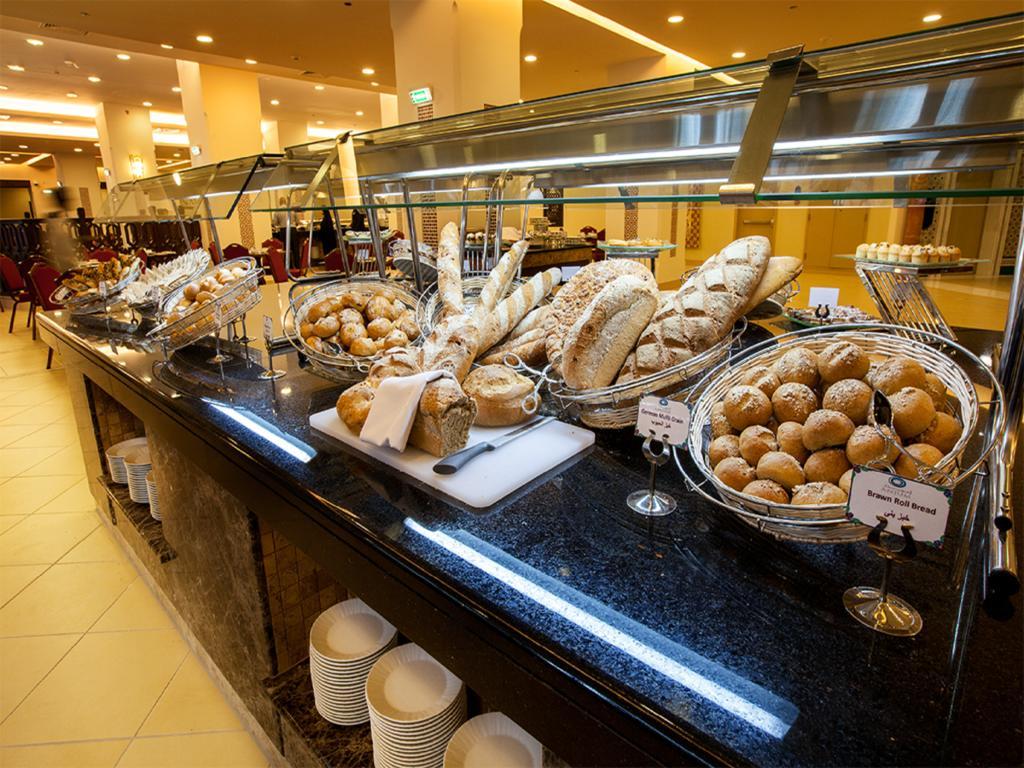 Anjum Makkah Hotel Mekka Exteriör bild Breakfast buffet at a luxury hotel
